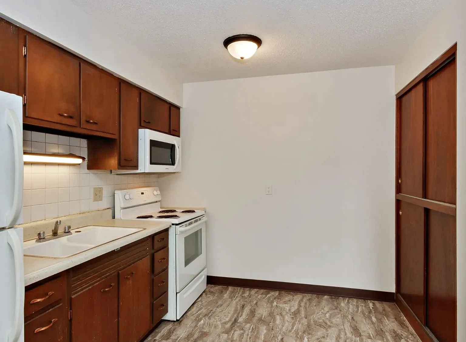 2 bed, 755 sqft, $825 — Photo 4