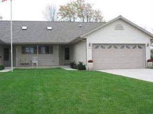 522 Crestwood Dr, Elkhart Lake, WI 53020