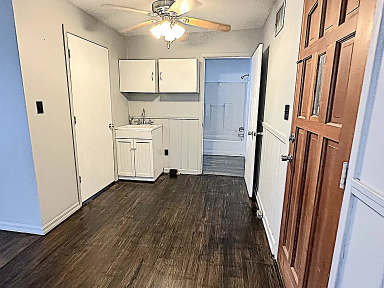 332 Bay St — Photo 16