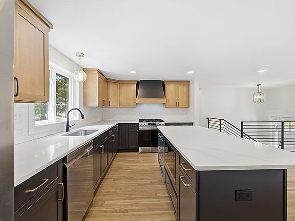 3rd image of 44 Wildbrook Rd