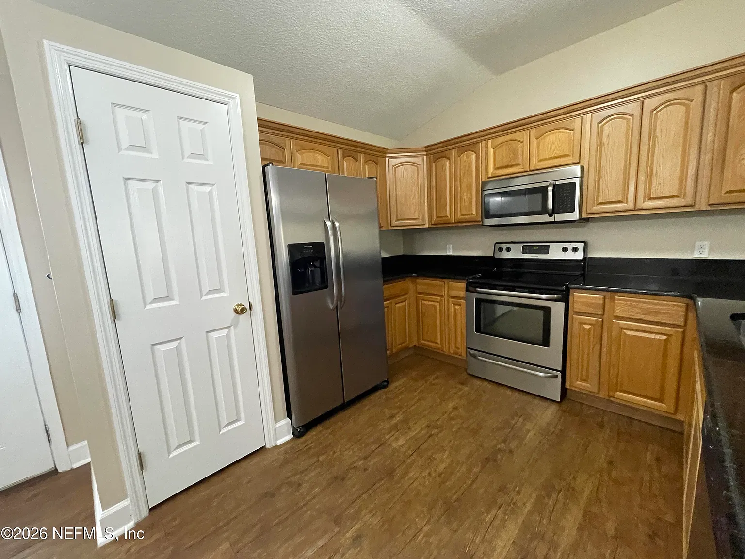 3 bed, 2.0 bath, 1368 sqft, $1,750 — Photo 4