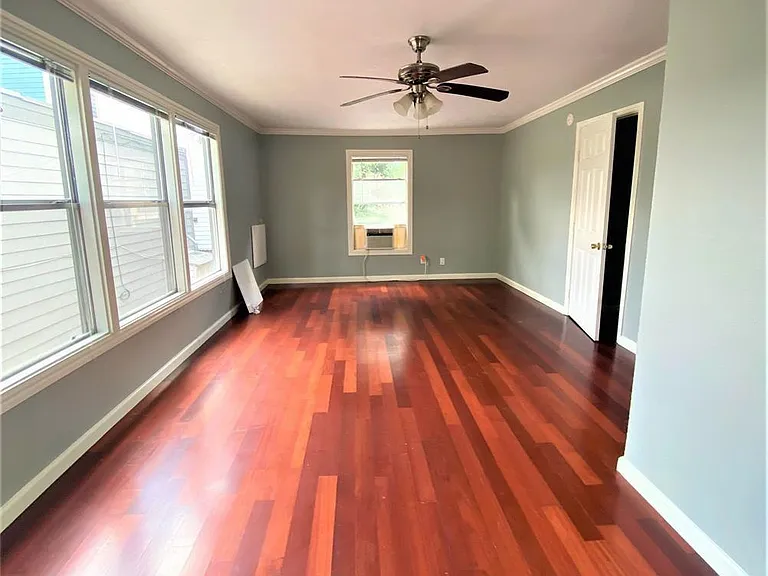 911 Byrne St #7 — Photo 1