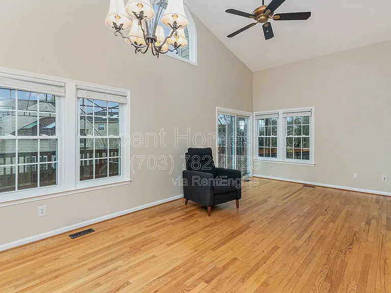 7579 Cross Gate Ln — Photo 16