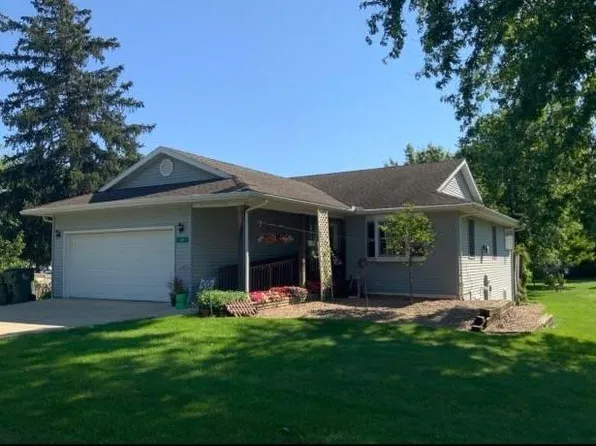 313 Crocker St, Mazomanie, WI 53560