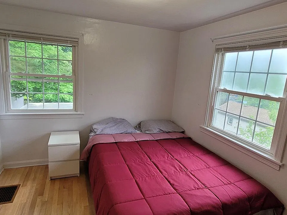 3 bed, 1.5 bath, 2253 sqft, $850 — Photo 2