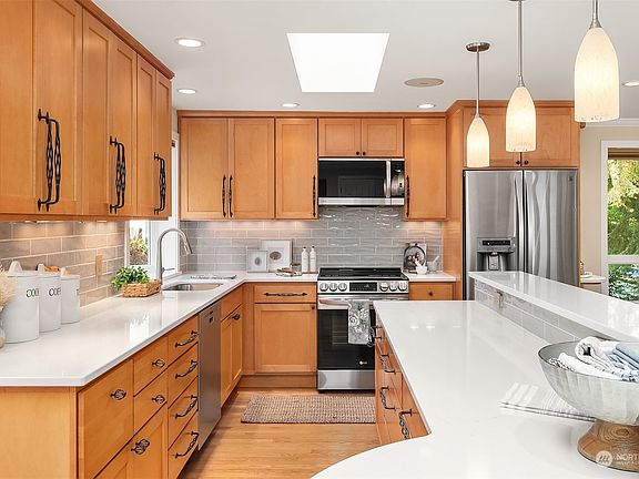 5th image of 15734 NE 198th Street