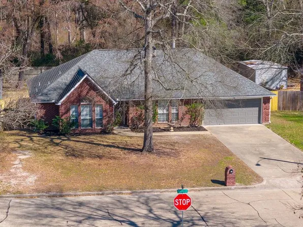 606 April Dr, Lufkin, TX 75904