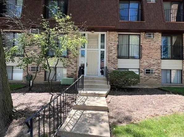 205 N Waters Edge Dr APT 302, Glendale Heights, IL 60139