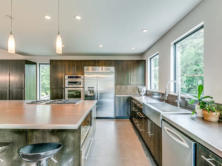 919 Knott Pl — Photo 9