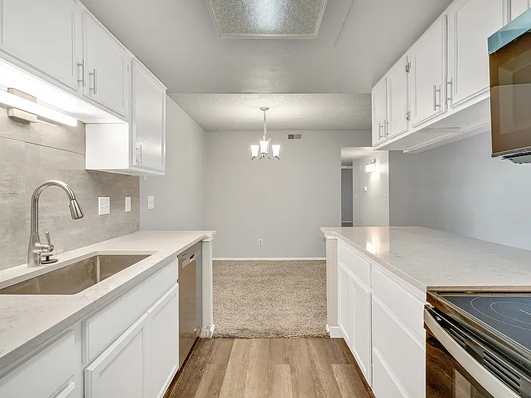 902 S Walden St #106 — Photo 9