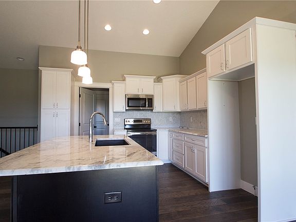 5th image of 1808 Meadowlark Dr