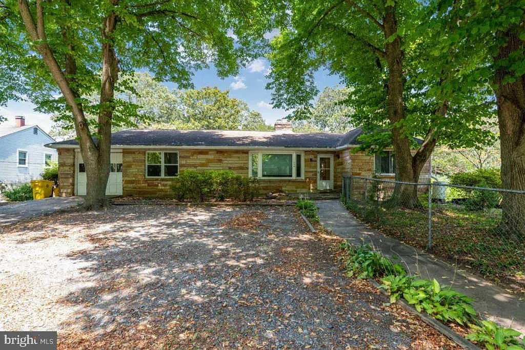 1004 Mountain Top Dr photo 1