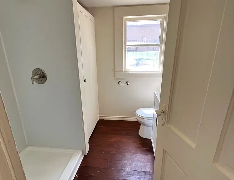 511 W Hutchison St #A — Photo 5