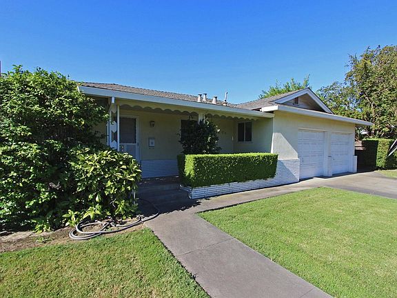 2nd image of 1045 Cedar Pl