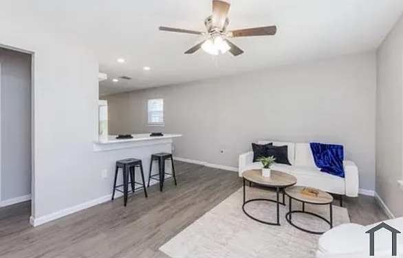 4641 Valdez Dr — Photo 3