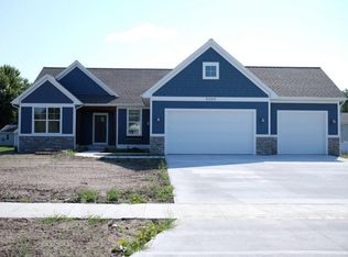 9080 Cedar Lake Dr, Jenison, MI 49428