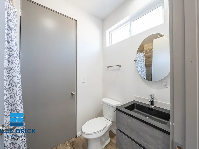 5239-5241 Huntington Dr S — Photo 46