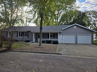 251 8th St NE, Sioux Center, IA 51250