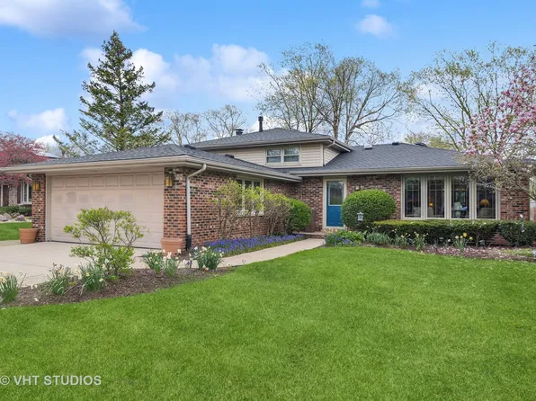 9S205 Kearney Rd, Downers Grove, IL 60516