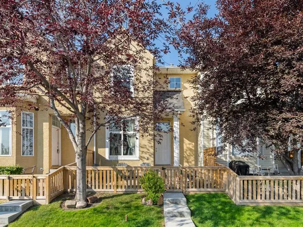 205 E McKenzie Towne Gate SE, Calgary, AB T2Z 4G2