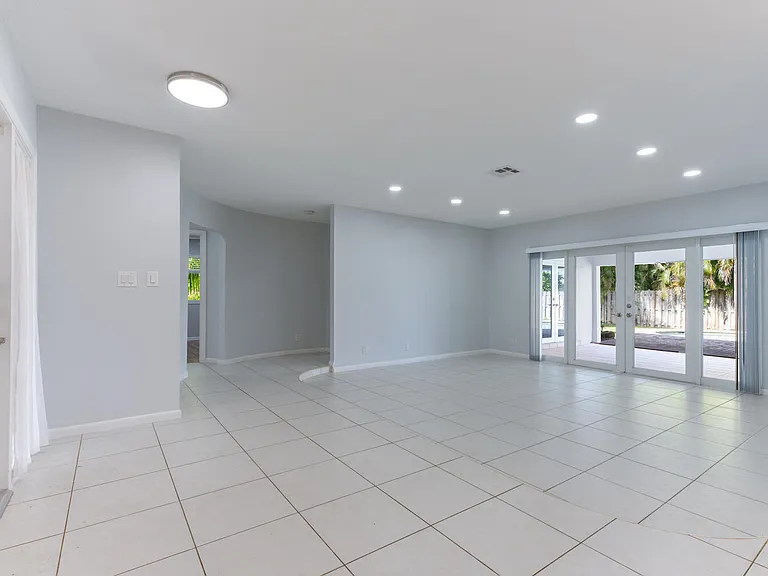 4695 Brandywine Dr — Photo 4