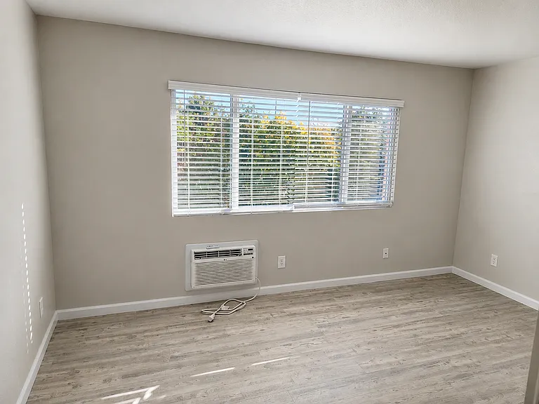 Malone Apartments — Photo 2