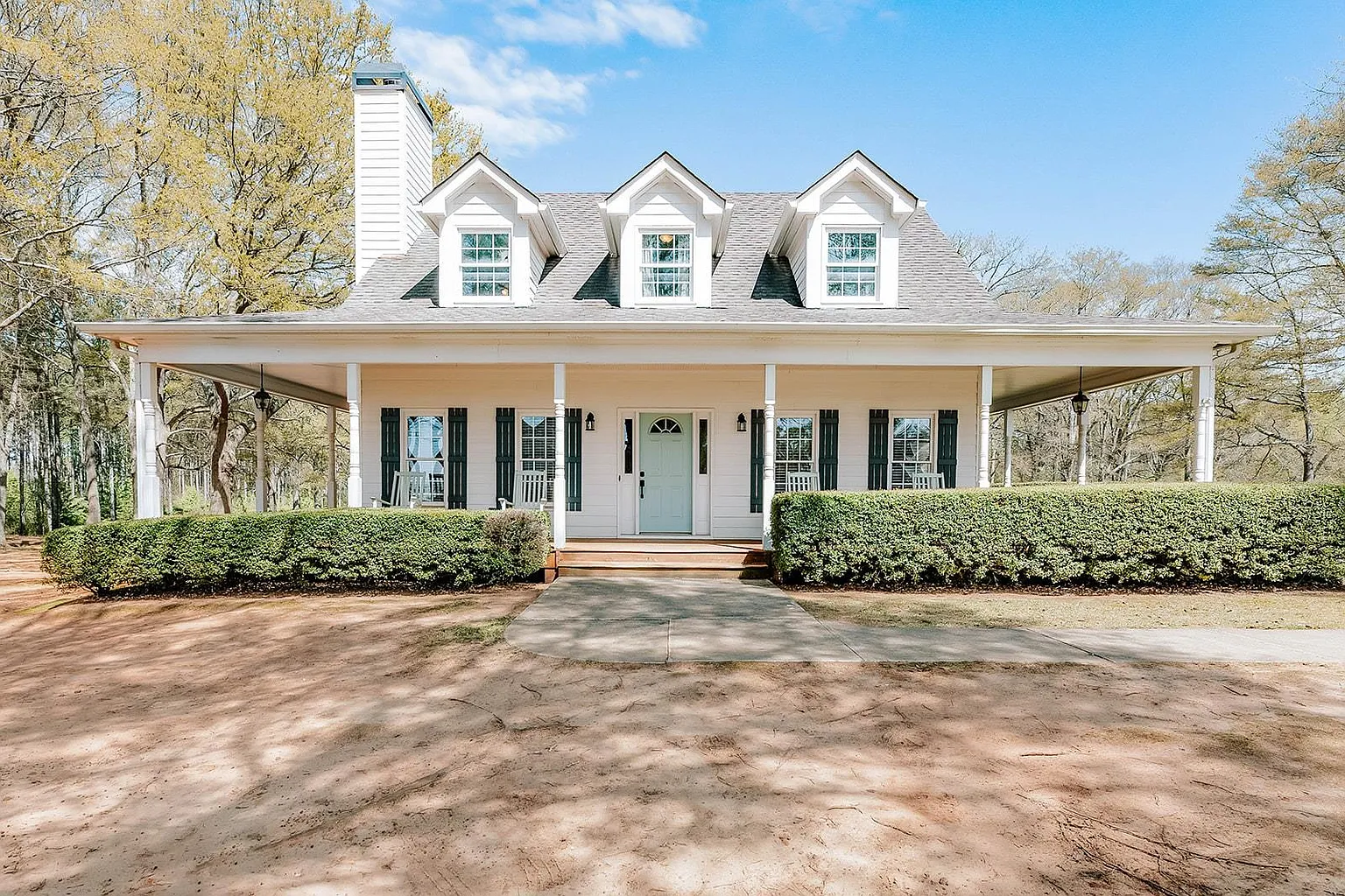 1051 Hillcrest Dr photo 1