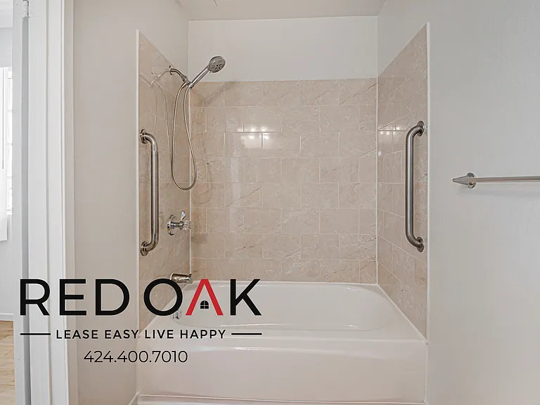 518 E 4th St #305 — Photo 15