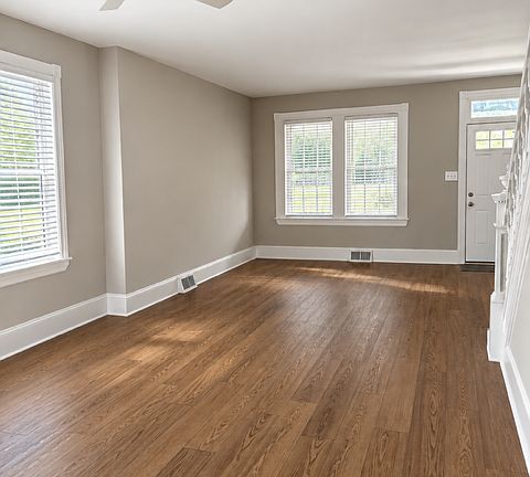 2nd image of 925 Spring Mill Ave