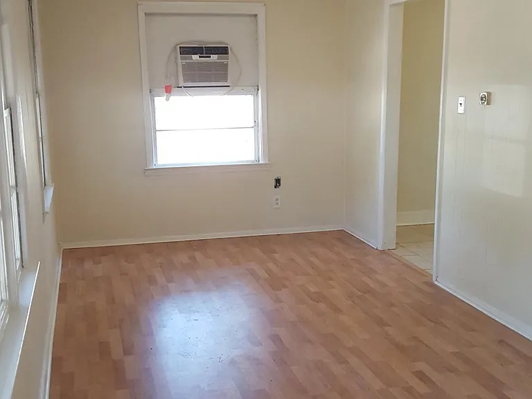 2438 Yates Dr — Photo 2