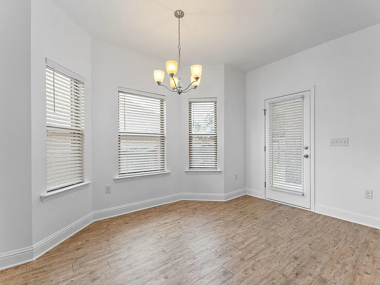 27320 Lashay Dr — Photo 31
