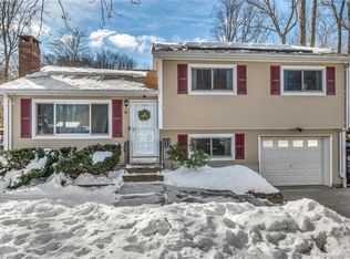 74 Standish Rd, Colchester, CT 06415