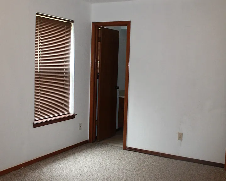 1120 Tall Oaks Dr — Photo 9