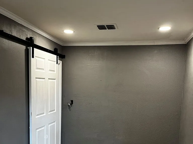 317 Edwards St — Photo 2