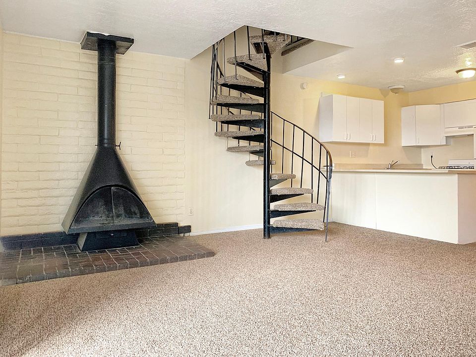 1st image of 527 Ortiz Dr SE APT D