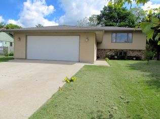 1501 Pheasant Run, Harvard, IL 60033