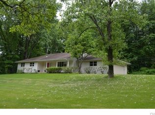 5 Nelson Ln, Newtown, CT 06470