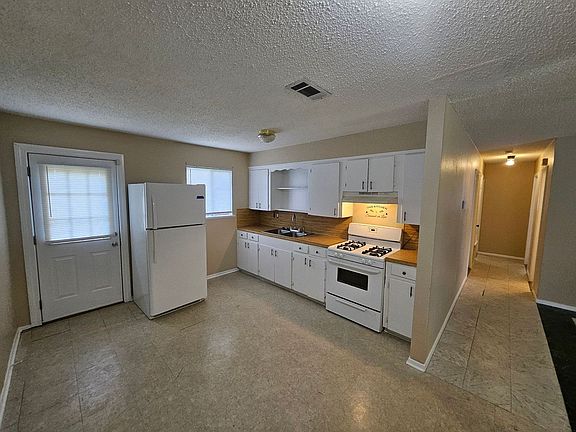 3rd image of 214 Ivy St