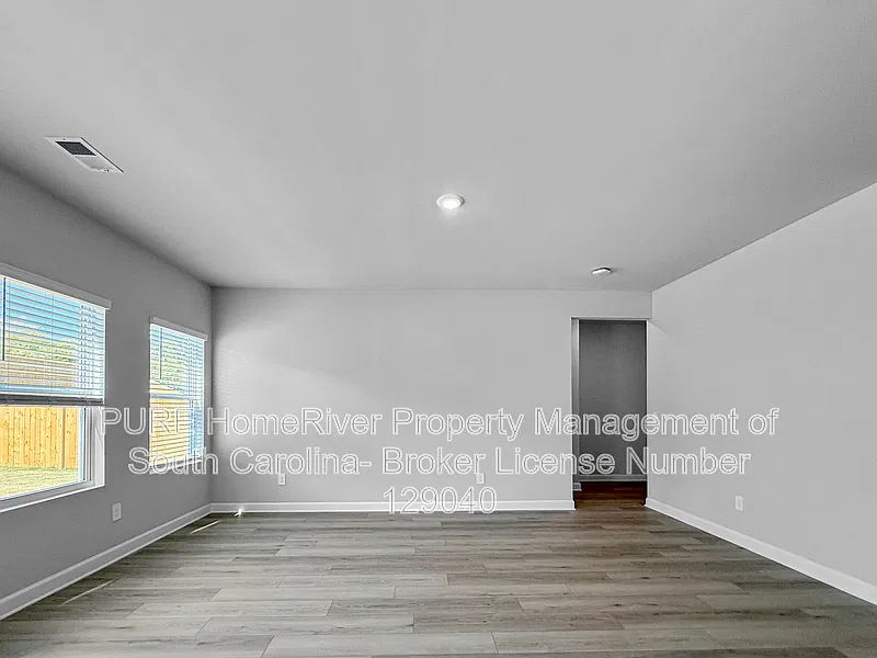 5 bed, 3.0 bath, 2674 sqft, $2,400 — Photo 3