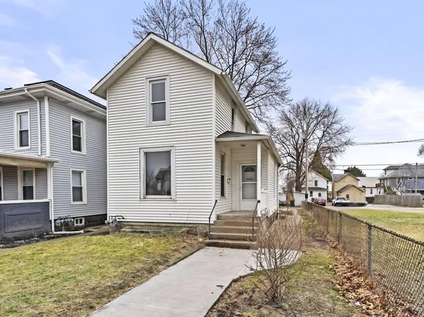 808 E 8th St, Muscatine, IA 52761