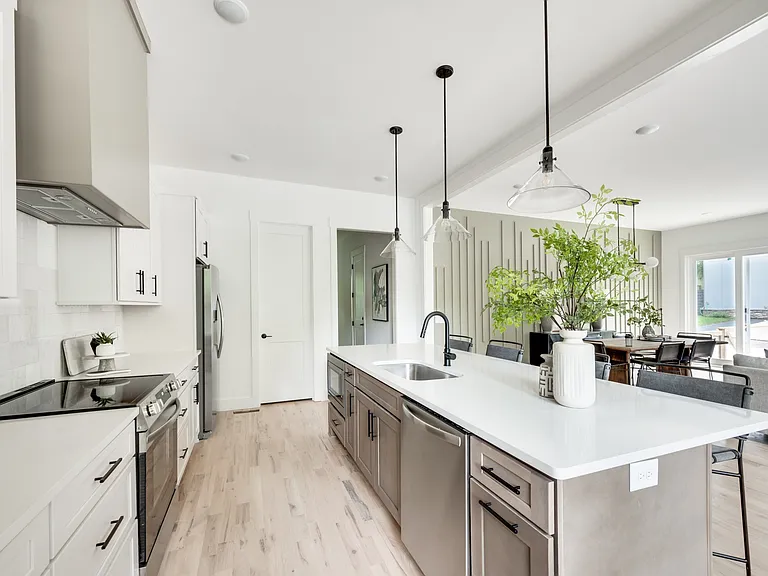 2430 Little Ave — Photo 21