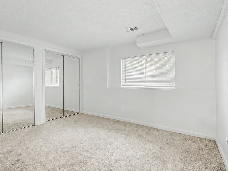 Master bedroom - new carpet, new paint