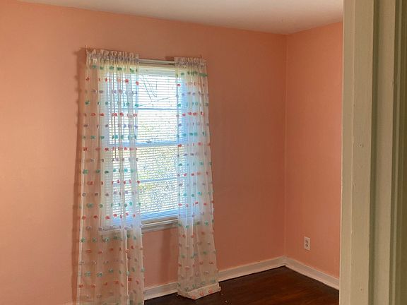 3rd image of 9817 Green Valley Dr
