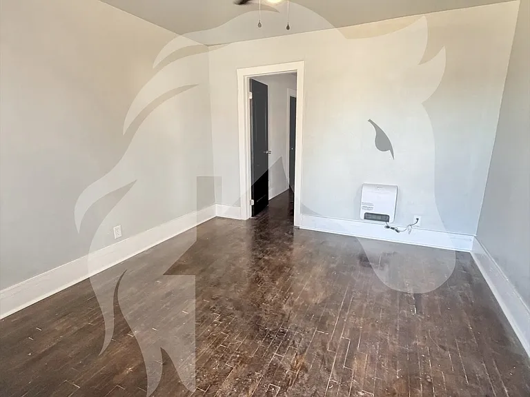 334 S Pine St — Photo 2
