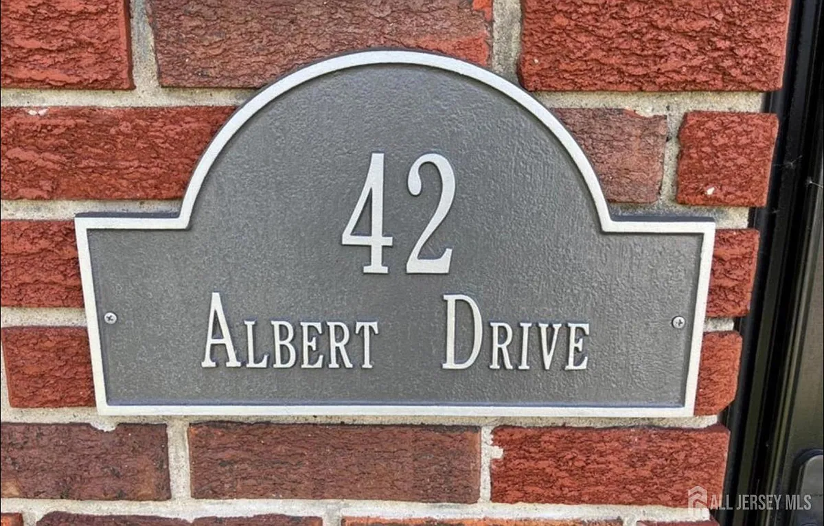 Building Photo - 42 Albert Dr