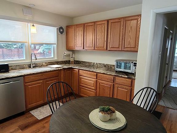 4th image of 1009 E Alexander Cir