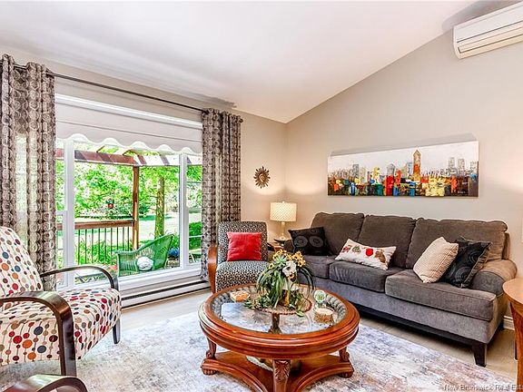 5th image of 11 Collingwood Dr