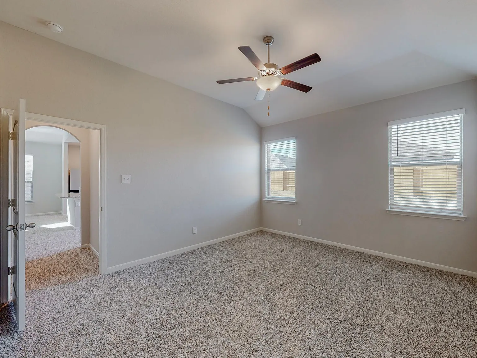 4 bed, 1801 sqft, $1,995 — Photo 3