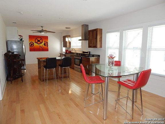 4th image of 292 S Chestnut Ave