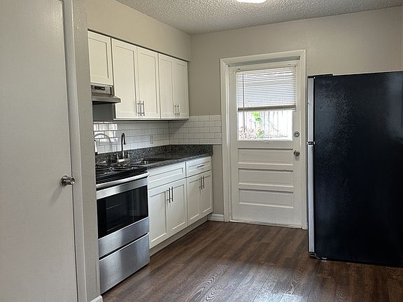 2nd image of 1704 E Kirby St #1704B